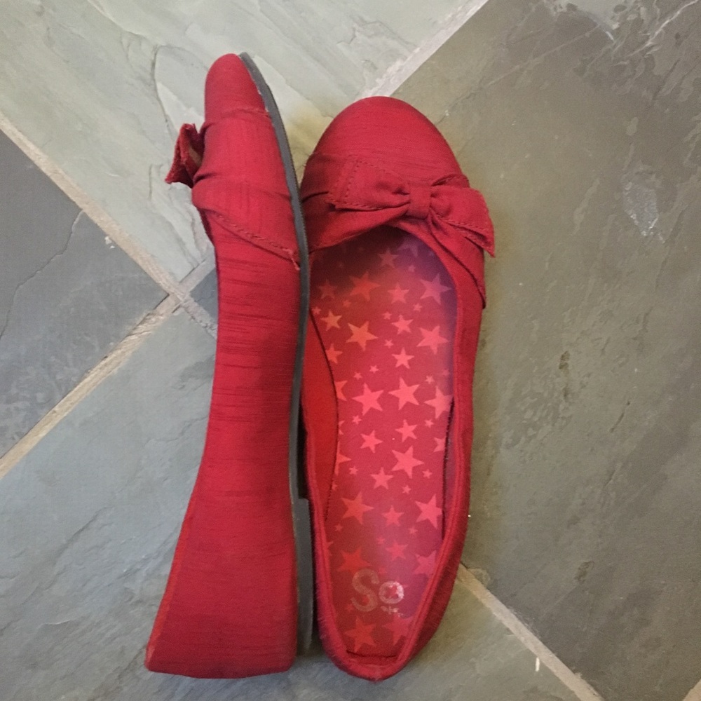 SO flats in red.